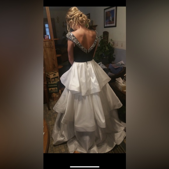 Prom dress - Picture 3 of 4